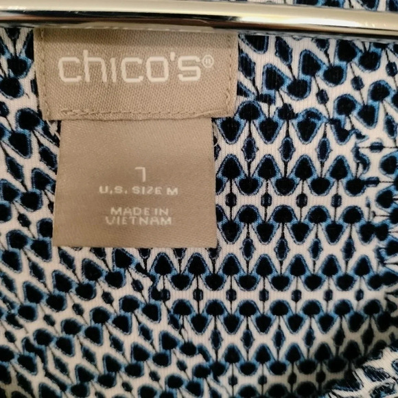 Chico's Size 1 Medium Blue White Abstract Pattern V Neckline Short Sleeves D1 - Picture 4 of 6